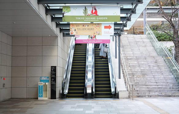東京スクエアガーデンのエスカレーターから地上へ向かう道順 2