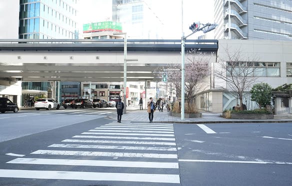 首都高高架下からBIANCA CLINIC 銀座院へ進む道順 4