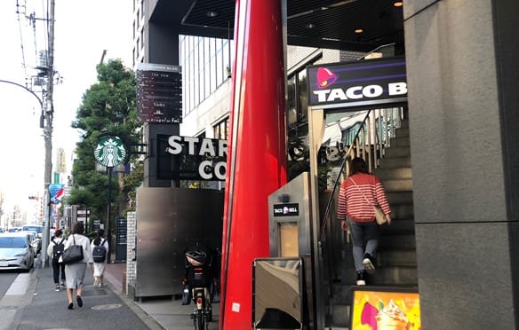 骨董通りをBIANCA CLINIC 表参道院へ進む道順 3