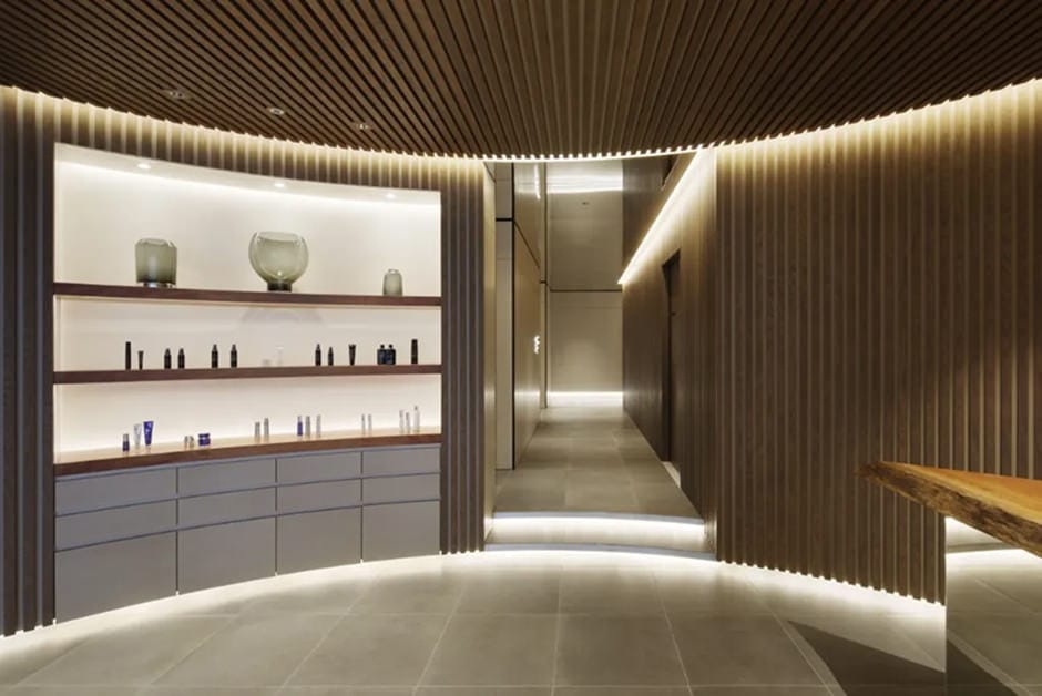 BIANCA CLINIC 銀座院の受付・待合スペース