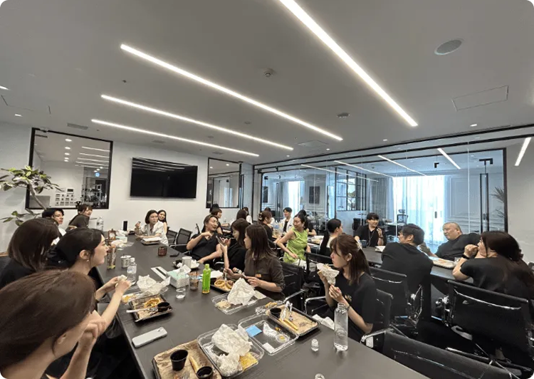 定例ランチ会の様子02