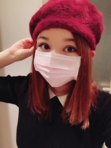 大久保由有医師の脂肪吸引ダウンタイム-フェイスバンド・マスク・ベレー帽着用