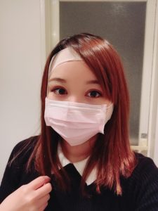 大久保由有医師の脂肪吸引ダウンタイム-フェイスバンドとマスク着用