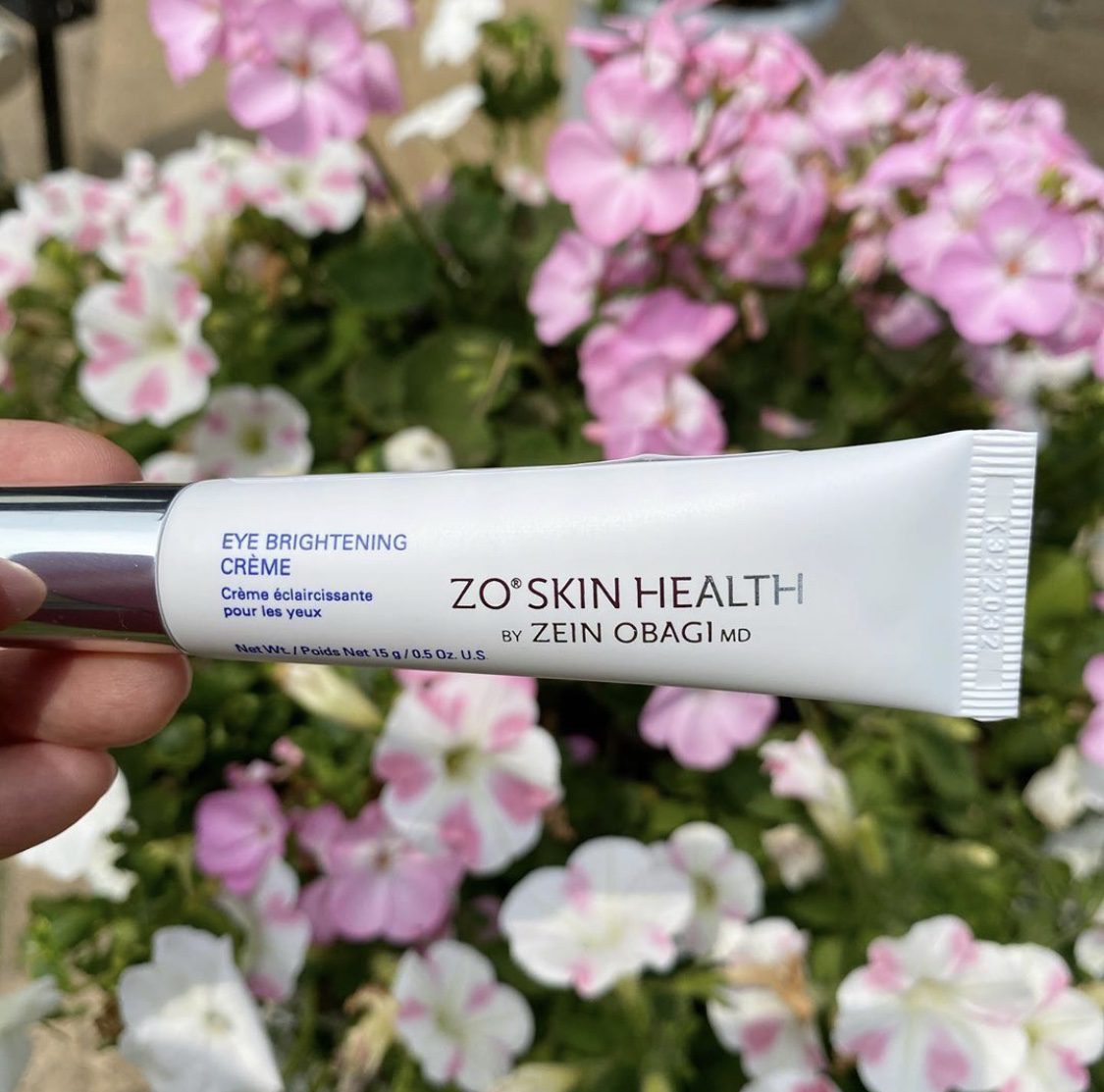 目元の小じわ・クマにゼオスキン・ハイドラファーム