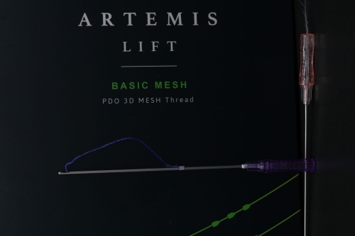 さまざまな種類の溶ける糸を用意