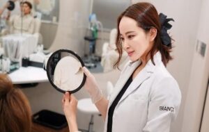 ボトックスで表情が不自然になる?後悔しないポイントを医師が解説【BIANCA CLINIC】‐カウンセリング