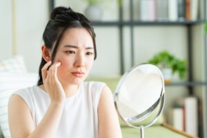 【アイプチでまぶたが伸びる?】自然で美しい二重をつくる方法と埋没のベストタイミング|BIANCA CLINIC 池田雪太郎医師監修