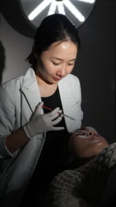 手打ちと水光注射、スキンブースター打つならどっち？【医師解説】