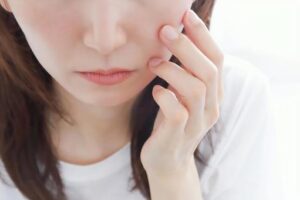ビニール肌とツヤ肌の違いは？治るまでにどれくらいかかる？