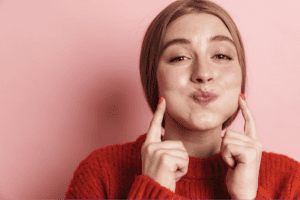 バッカルファット除去で頬がこけるって本当？医師がリスクと適応を解説【ビアンカクリニック】