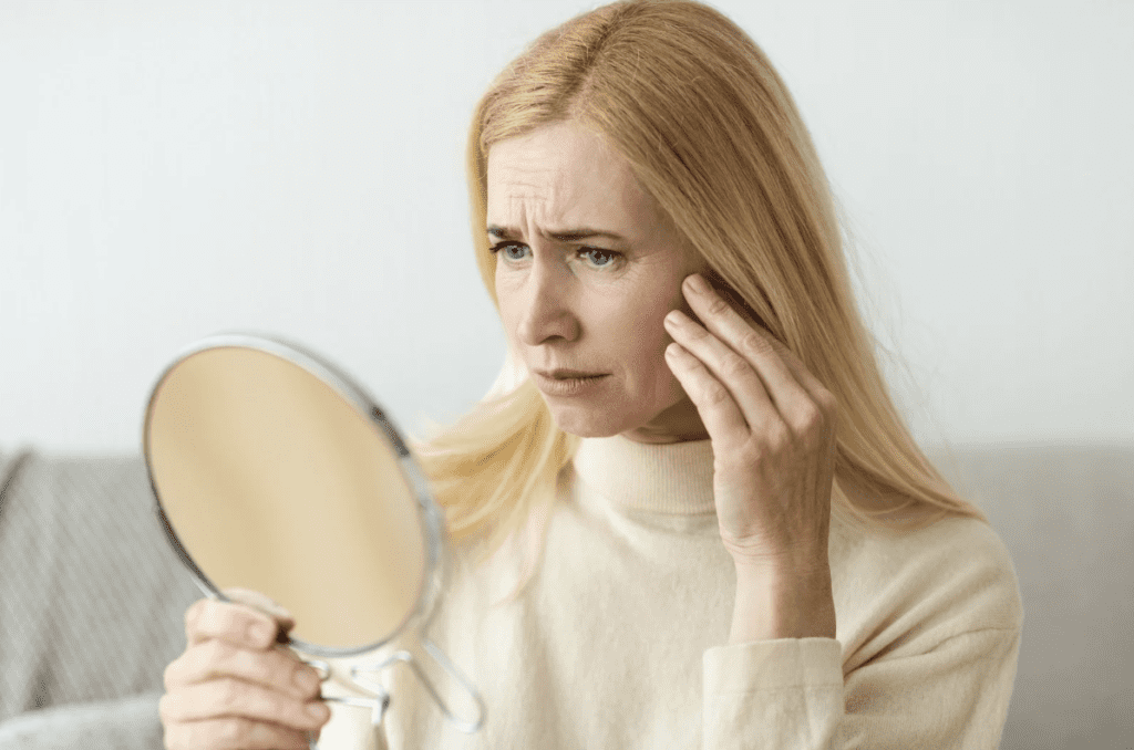 顔のたるみケア6選！ほうれい線や口元のもたつきには何が効く？【医師解説】