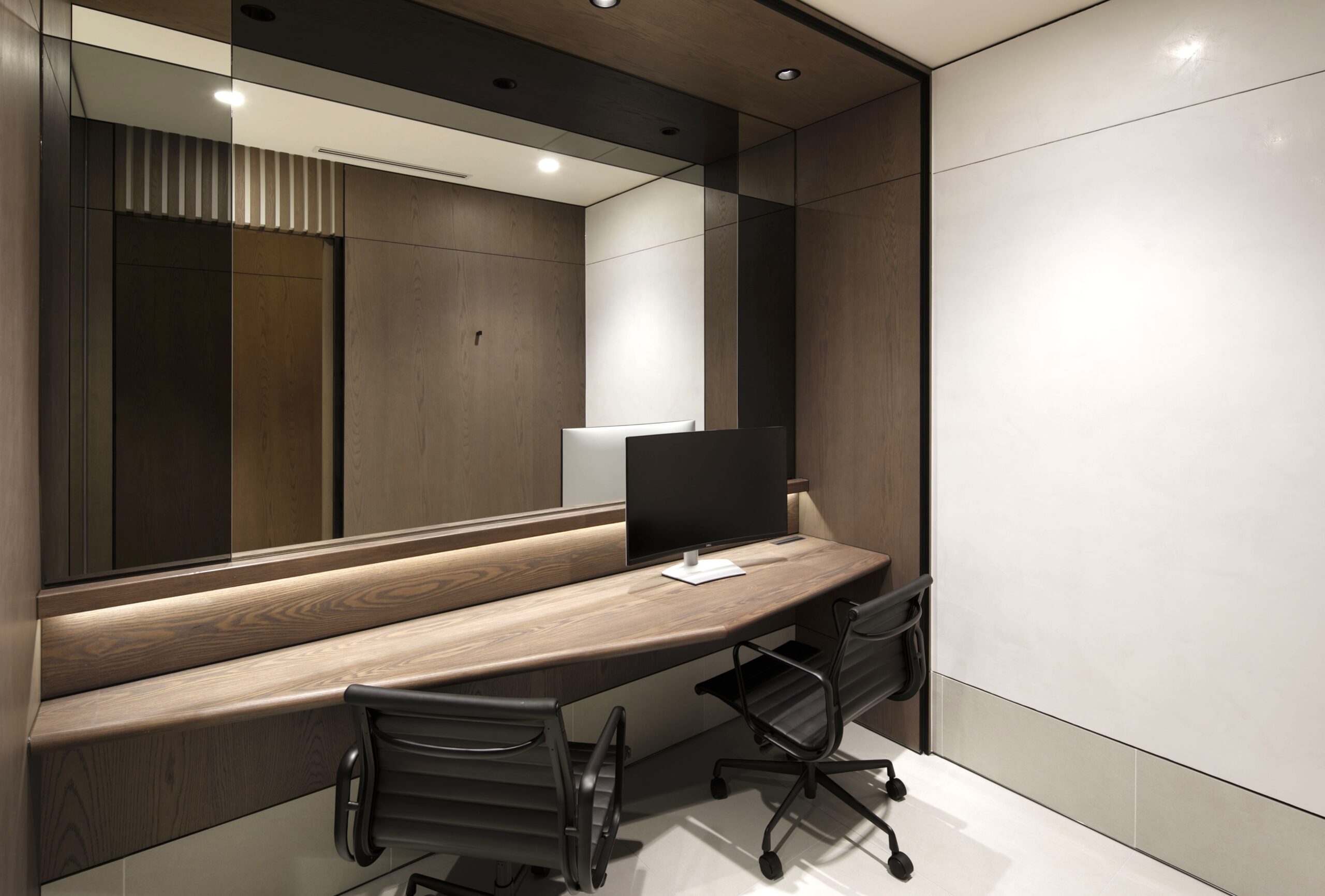 医師の診察・カウンセリング<br />
