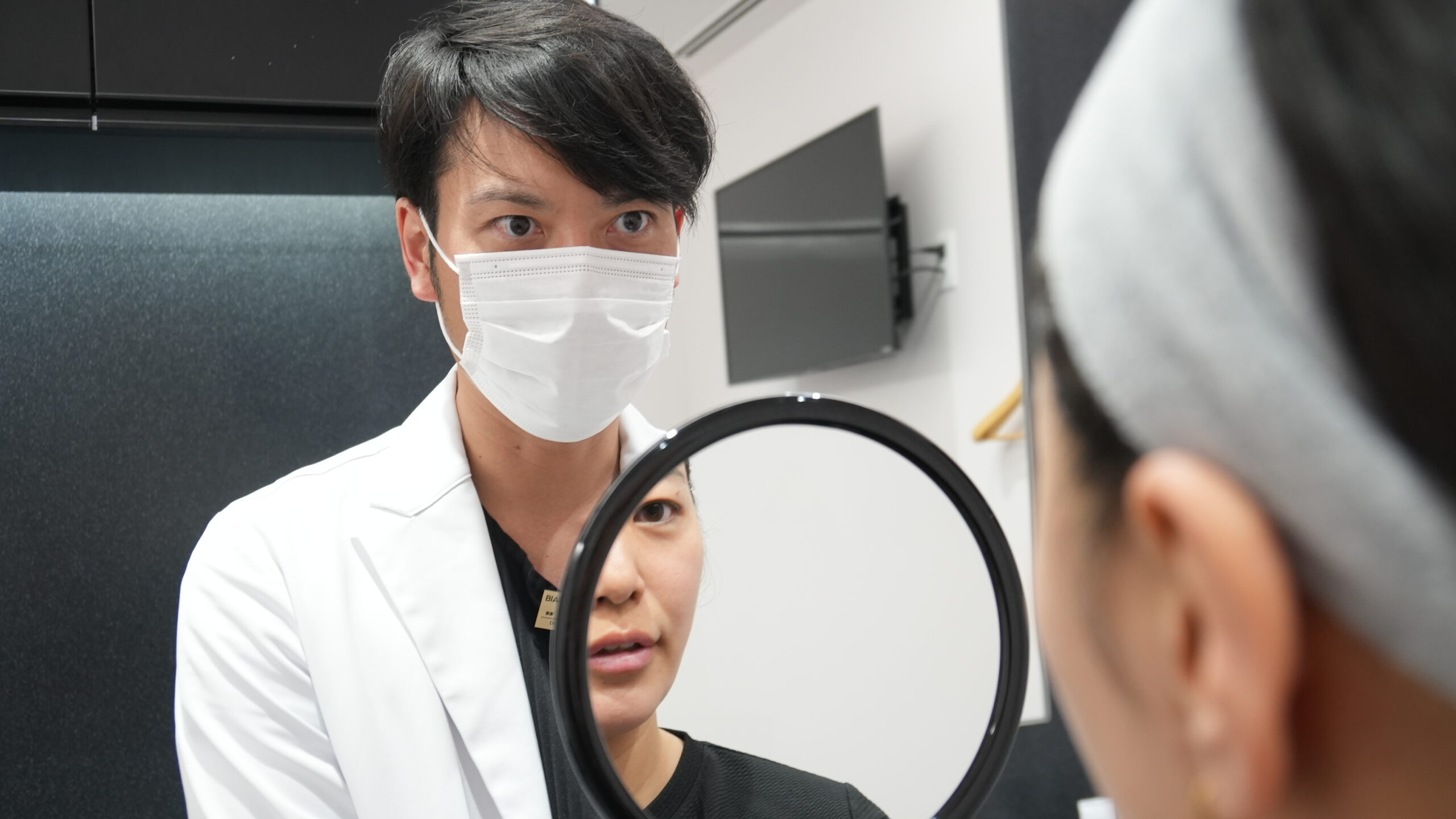 裏ハムラ法の経験・知識豊富な医師が施術を担当