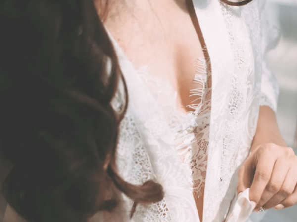 豊胸の見た目｜銀座・表参道にあるBIANCA CLINIC ビアンカクリニック｜美容外科・美容皮膚科・再生医療・美容婦人科・美容内科・医療アートメイク