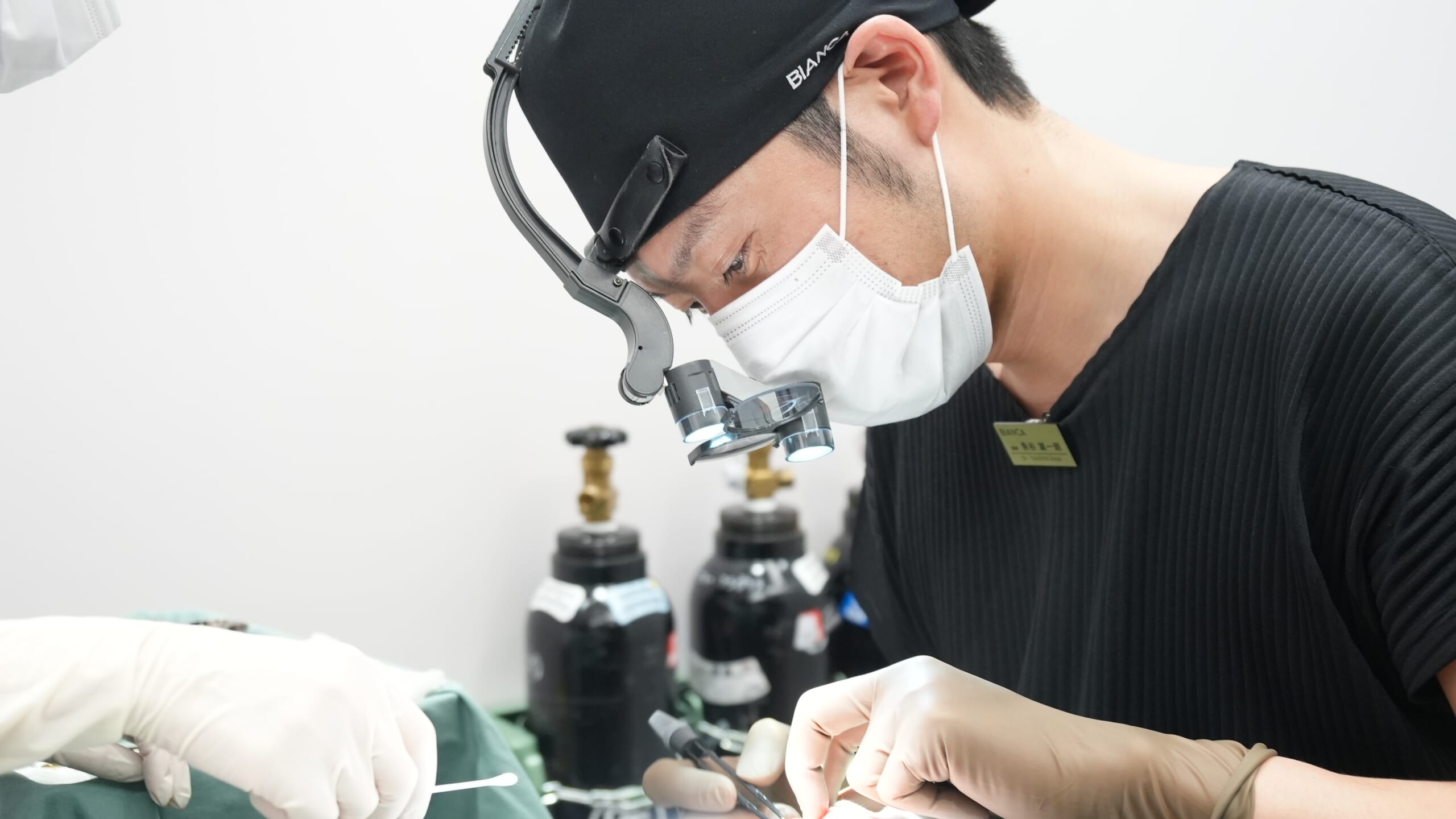 眉下リフト（眉下切開）とは