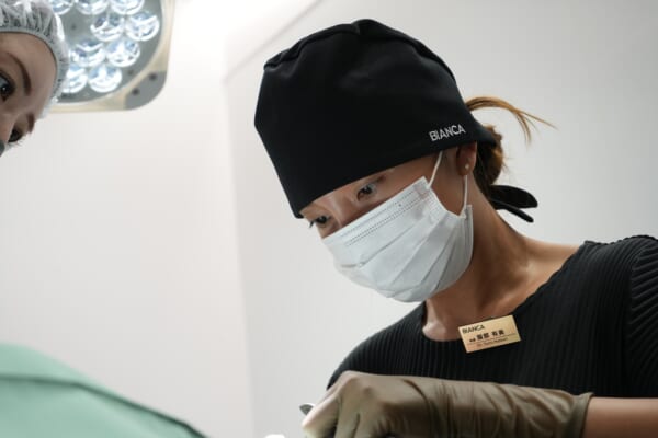 服部先生施術 銀座・表参道にあるBIANCA CLINIC ビアンカクリニック|美容外科・美容皮膚科・再生医療・美容婦人科・美容内科