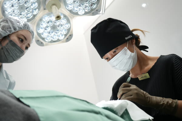 服部先生施術 銀座・表参道にあるBIANCA CLINIC ビアンカクリニック｜美容外科・美容皮膚科・再生医療・美容婦人科・美容内科