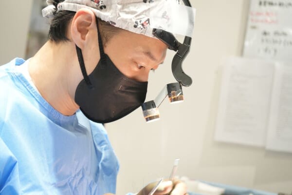 BIANCA CLINICの八杉 悠の施術風景