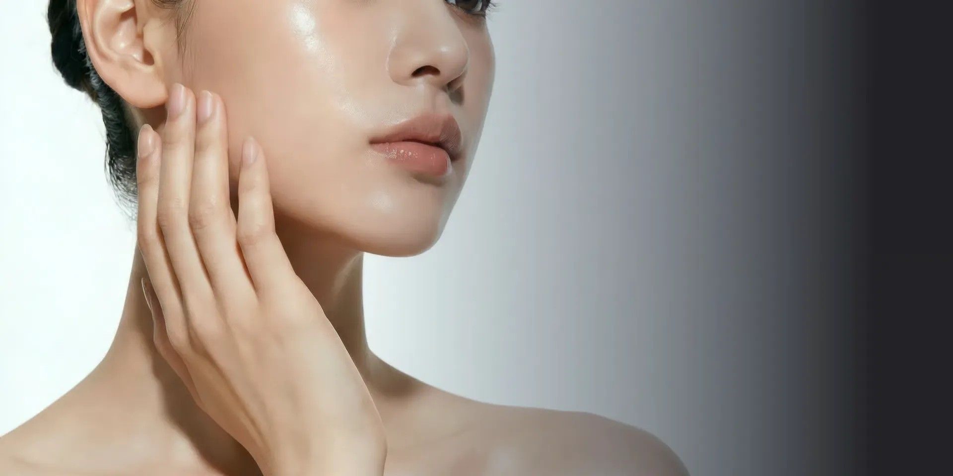 スキンケアを行った女性イメージ