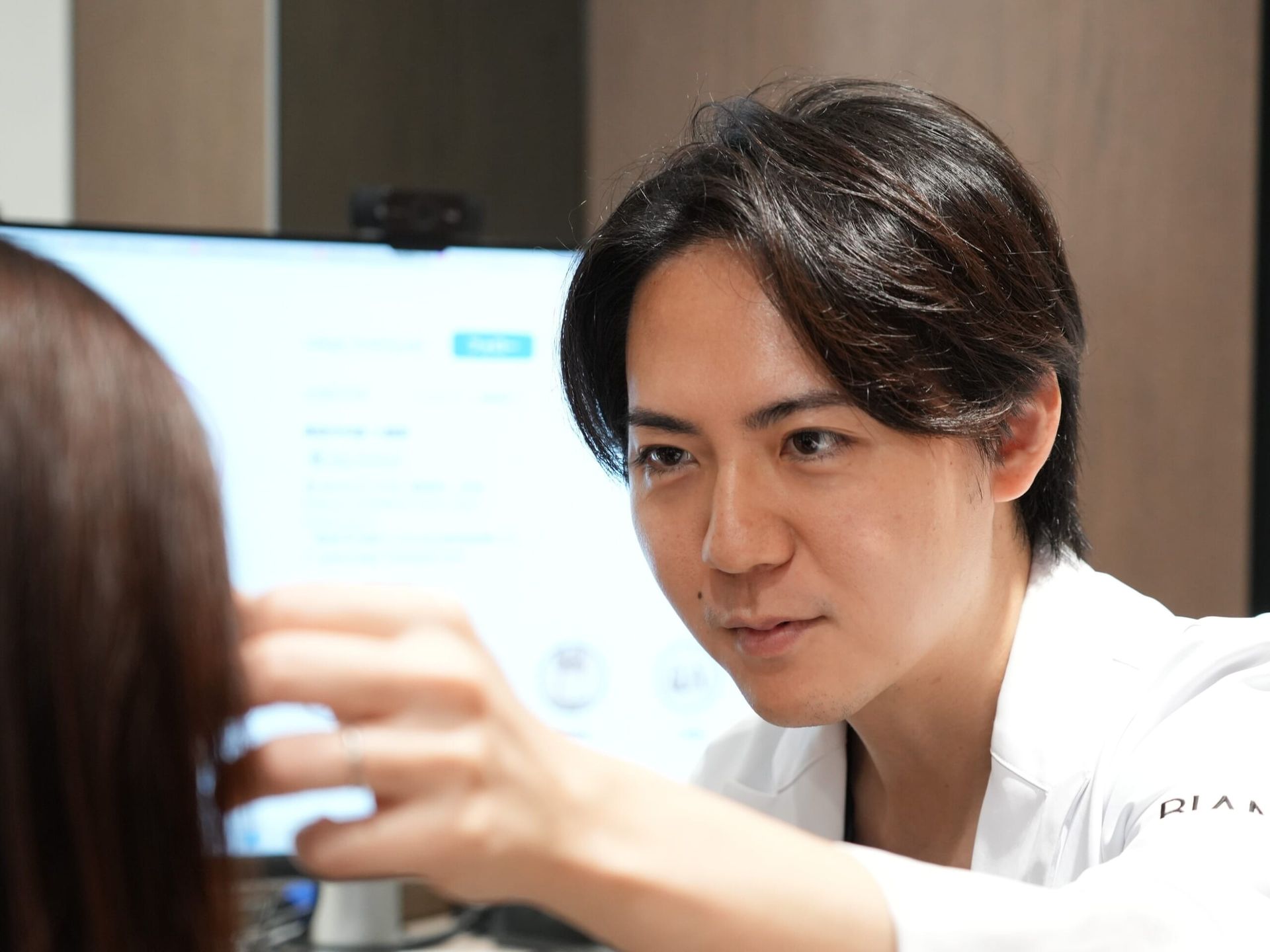 BIANCA CLINIC　日本美容外科学会（JSAS）認定 美容外科専門医雜賀 俊行医師のカウンセリング